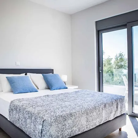 Della Luna Βίλα Βλαχάτα