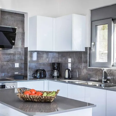 Della Luna Βίλα Βλαχάτα