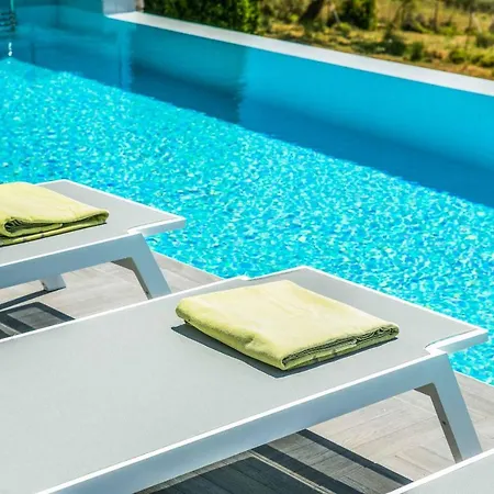 Della Luna Villa Vlachata